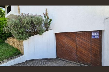 Casa de condomínio à venda com 540m², 6 quartos e 6 vagas Casa de condomínio à venda com 540m², 6 quartos e 6 vagasFachada + Plaquinha