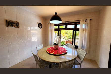 Casa de condomínio à venda com 540m², 6 quartos e 6 vagas Casa de condomínio à venda com 540m², 6 quartos e 6 vagasSala de Jantar