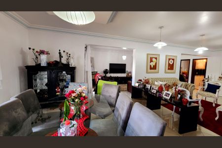 Casa de condomínio à venda com 540m², 6 quartos e 6 vagas Casa de condomínio à venda com 540m², 6 quartos e 6 vagasSala