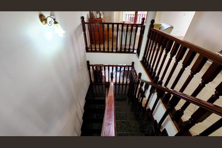 Casa de condomínio à venda com 540m², 6 quartos e 6 vagas Casa de condomínio à venda com 540m², 6 quartos e 6 vagasEscada