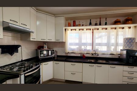 Casa de condomínio à venda com 540m², 6 quartos e 6 vagas Casa de condomínio à venda com 540m², 6 quartos e 6 vagasCozinha