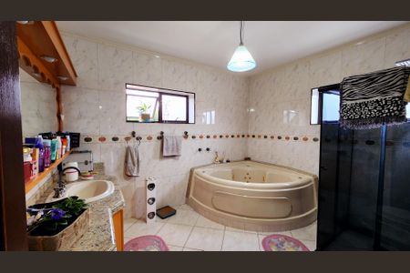 Casa de condomínio à venda com 540m², 6 quartos e 6 vagas Casa de condomínio à venda com 540m², 6 quartos e 6 vagasBanheiro da Suíte 5