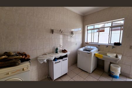 Casa de condomínio à venda com 540m², 6 quartos e 6 vagas Casa de condomínio à venda com 540m², 6 quartos e 6 vagasLavanderia