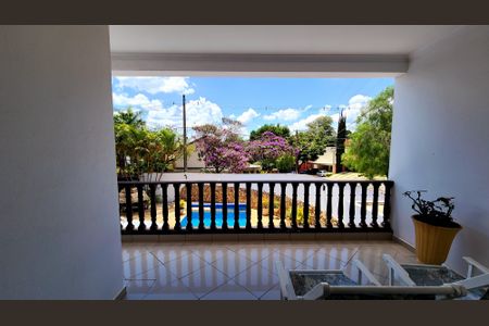 Casa de condomínio à venda com 540m², 6 quartos e 6 vagas Casa de condomínio à venda com 540m², 6 quartos e 6 vagasVaranda