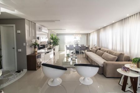 Casa à venda com 290m², 3 quartos e 4 vagasSala