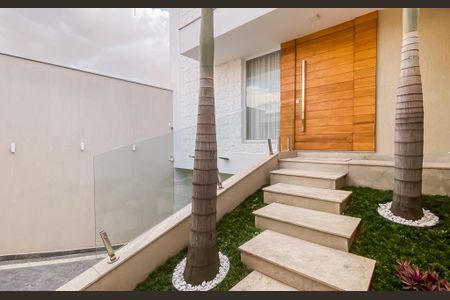 Casa à venda com 290m², 3 quartos e 4 vagasEntrada