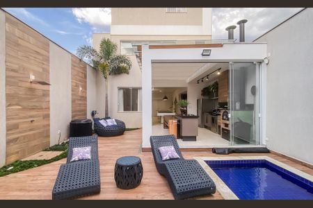 Casa à venda com 290m², 3 quartos e 4 vagasPiscina