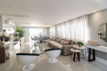 Casa à venda com 290m², 3 quartos e 4 vagasSala