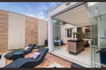 Casa à venda com 290m², 3 quartos e 4 vagasPiscina