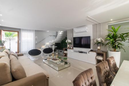 Casa à venda com 290m², 3 quartos e 4 vagasSala