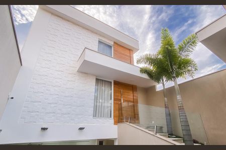 Casa à venda com 290m², 3 quartos e 4 vagasFachada