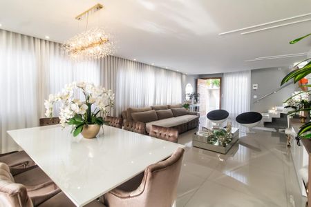 Casa à venda com 290m², 3 quartos e 4 vagasSala