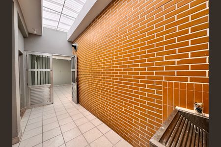 Casa para alugar com 100m², 2 quartos e 2 vagasLavanderia