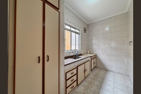 Casa para alugar com 100m², 2 quartos e 2 vagasCozinha