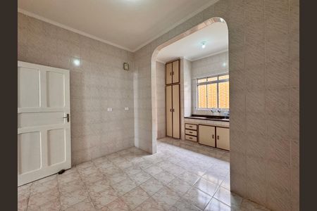 Casa para alugar com 100m², 2 quartos e 2 vagasCozinha