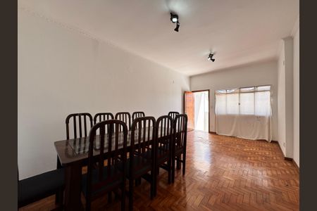 Casa para alugar com 100m², 2 quartos e 2 vagasSala