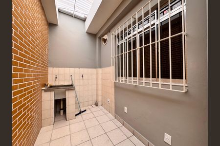 Casa para alugar com 100m², 2 quartos e 2 vagasLavanderia