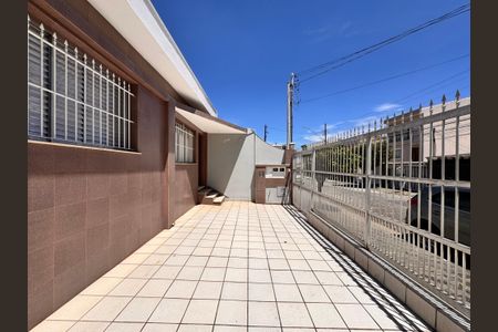 Casa para alugar com 100m², 2 quartos e 2 vagasEntrada da casa