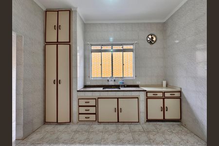 Casa para alugar com 100m², 2 quartos e 2 vagasCozinha