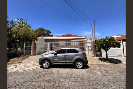 Casa para alugar com 100m², 2 quartos e 2 vagasFachada