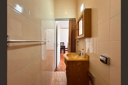 Casa para alugar com 100m², 2 quartos e 2 vagasBanheiro da Suíte