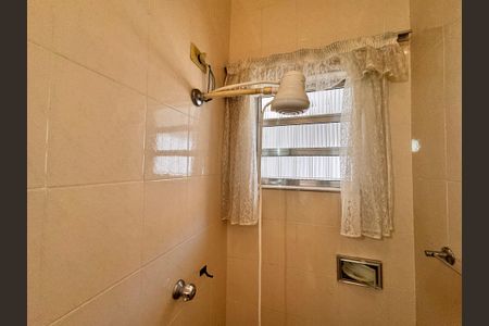 Casa para alugar com 100m², 2 quartos e 2 vagasBanheiro da Suíte