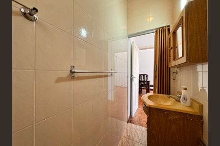 Casa para alugar com 100m², 2 quartos e 2 vagasBanheiro da Suíte