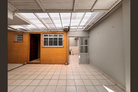 Casa para alugar com 100m², 2 quartos e 2 vagasGaragem e quintal