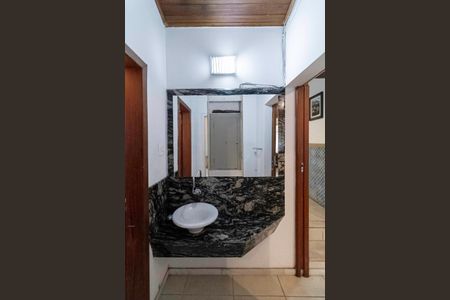 Casa à venda com 5200m², 5 quartos e 6 vagasBanheiro da suíte 2