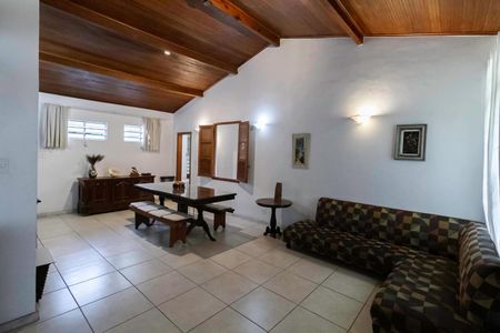 Casa à venda com 5200m², 5 quartos e 6 vagasSala