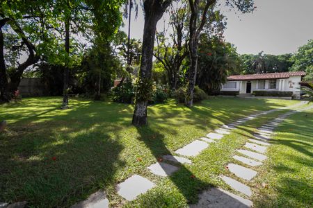 Casa à venda com 5200m², 5 quartos e 6 vagasEntrada