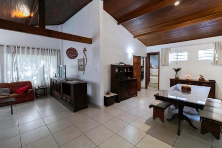 Casa à venda com 5200m², 5 quartos e 6 vagasSala