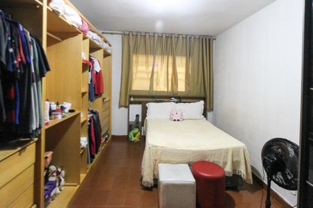 Casa à venda com 233m², 7 quartos e 8 vagasQuarto