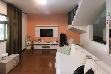 Casa à venda com 233m², 7 quartos e 8 vagasSala