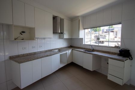 Casa para alugar com 120m², 3 quartos e 2 vagasCozinha