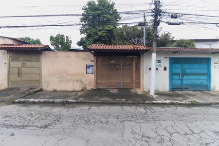 Casa para alugar com 120m², 2 quartos e 2 vagas Casa para alugar com 120m², 2 quartos e 2 vagasFachada