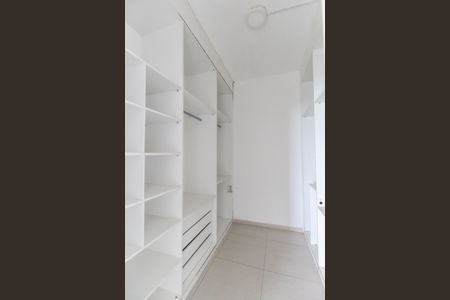 Casa para alugar com 120m², 2 quartos e 2 vagas Casa para alugar com 120m², 2 quartos e 2 vagasCloset do Quarto 2
