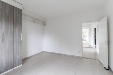 Quarto 1 de casa para alugar com 2 quartos, 120m² em Jardim das Oliveiras, São Paulo