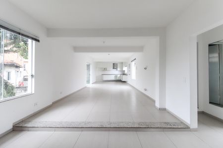 Sala de casa para alugar com 2 quartos, 120m² em Jardim das Oliveiras, São Paulo