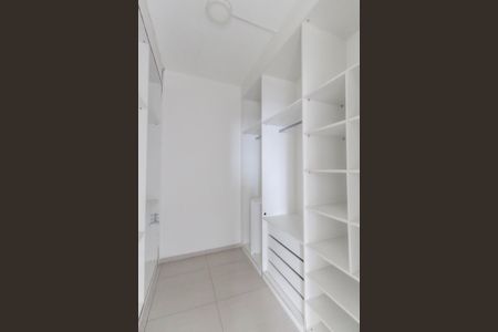 Casa para alugar com 120m², 2 quartos e 2 vagas Casa para alugar com 120m², 2 quartos e 2 vagasCloset do Quarto 2