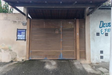 Casa para alugar com 120m², 2 quartos e 2 vagas Casa para alugar com 120m², 2 quartos e 2 vagasFachada