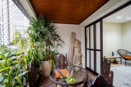 Apartamento à venda com 134m², 3 quartos e 2 vagasVaranda