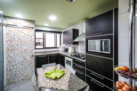 Apartamento à venda com 134m², 3 quartos e 2 vagasCozinha