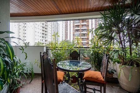 Apartamento à venda com 134m², 3 quartos e 2 vagasVaranda