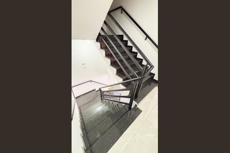 Apartamento para alugar com 58m², 2 quartos e 1 vaga Apartamento para alugar com 58m², 2 quartos e 1 vagaEscada