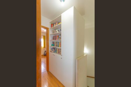 Casa de condomínio à venda com 109m², 3 quartos e 3 vagas Casa de condomínio à venda com 109m², 3 quartos e 3 vagasCorredor