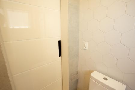 Apartamento à venda com 77m², 2 quartos e 1 vaga Apartamento à venda com 77m², 2 quartos e 1 vagaBanheiro Social