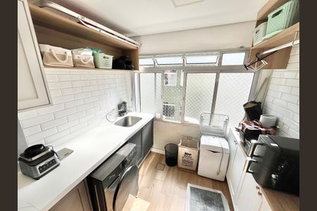 Apartamento à venda com 77m², 2 quartos e 1 vagaCozinha e Área de Serviço