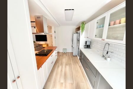 Apartamento à venda com 77m², 2 quartos e 1 vagaCozinha e Área de Serviço