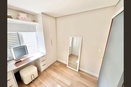 Apartamento à venda com 77m², 2 quartos e 1 vagaQuarto 2